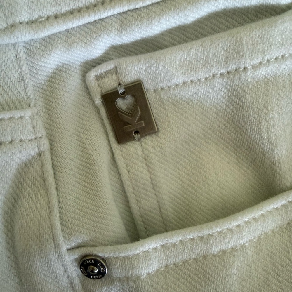 Chic white Cropped Pants - Picture 8 of 11